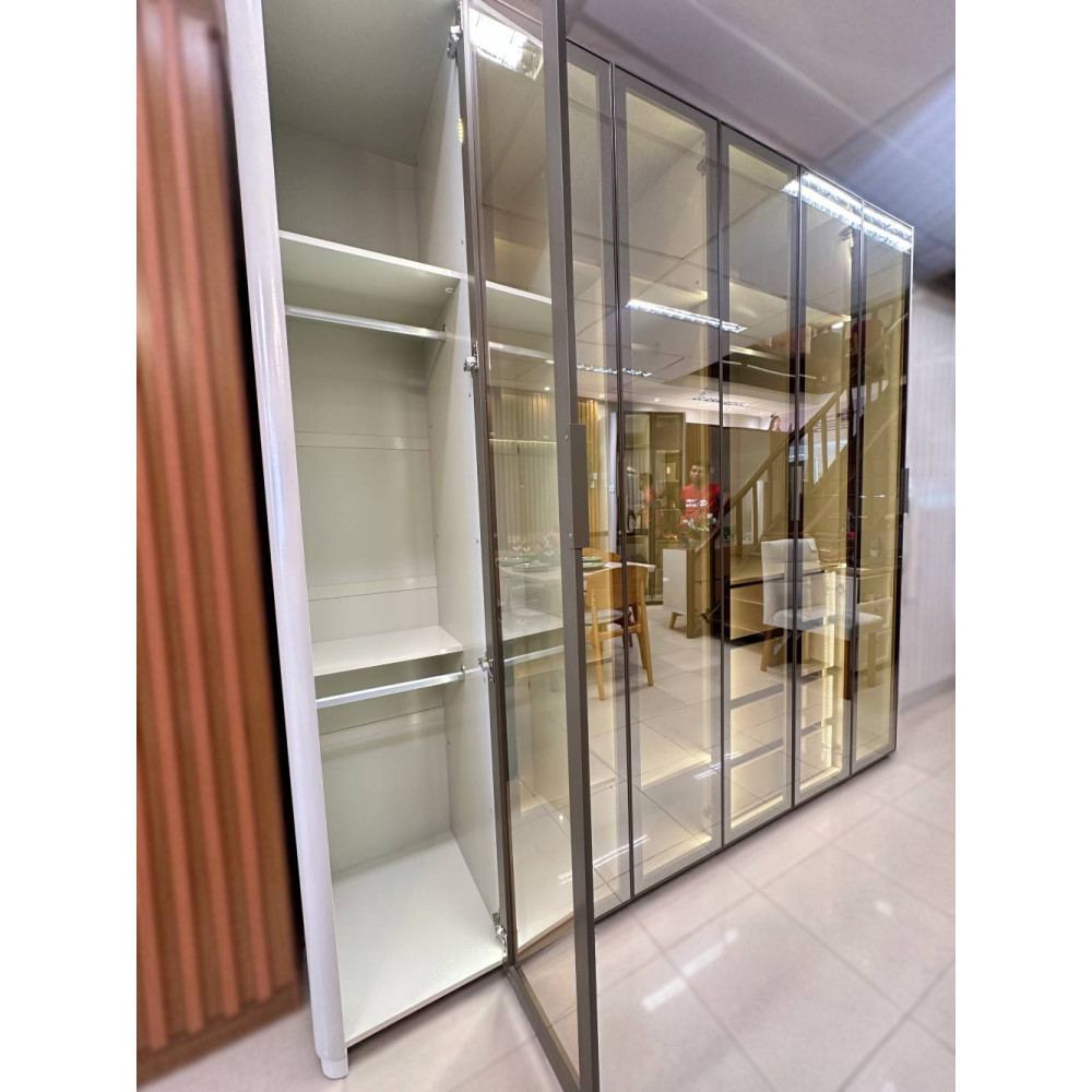 Guarda Roupa Casal com 6 Portas Reflecta com Pés com Led Innova - Off White