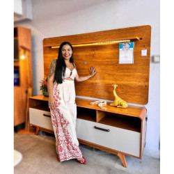Rack com Painel Cristal para Tvs até 70" e Led - Cinamomo / Off White Rack com Painel Cristal para Tvs até 70" e Led - Cinamomo / Off White