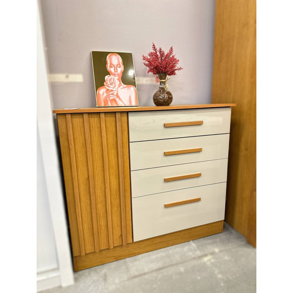 Cômoda Guarani c/ 4 Gavetas e 1 Porta Ripada - Cinamomo/Off White Cômoda Guarani c/ 4 Gavetas e 1 Porta Ripada - Cinamomo/Off White