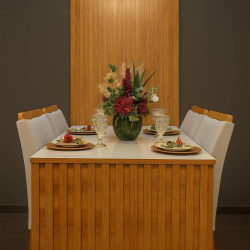 Mesa de Jantar + Painel Ripado Cancun 120x90 Com Vidro c/ 4 Cadeiras Lisboa Linho Prata - Cinamomo/Off White Mesa de Jantar + Painel Ripado Cancun 120x90 Com Vidro c/ 4 Cadeiras Lisboa Linho Prata - Cinamomo/Off White