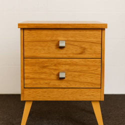 Mesa de Cabeceira Thor com 2 Gavetas - Cinamomo Mesa de Cabeceira Thor com 2 Gavetas - Cinamomo