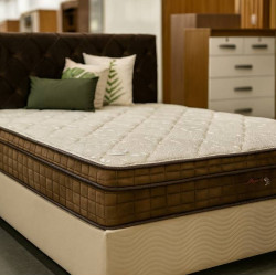 Base Box Queen 158x198x30 Courino - Ortobom - Bege + Colchão Star Ortopédico 30X1,98X1,58 - Queen- Anjos + Cabeceira Queen Madame – Veludo – Marrom Base Box Queen 158x198x30 Courino - Ortobom - Bege + Colchão Star Ortopédico 30X1,98X1,58 - Queen- Anjos + Cabeceira Queen Madame – Veludo – Marrom