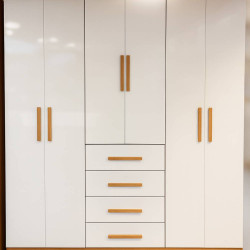 Guarda Roupa Casal Arizona c/ 6 Portas 4 Gavetas - Cinamomo/Off White Guarda Roupa Casal Arizona c/ 6 Portas 4 Gavetas - Cinamomo/Off White