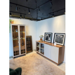 Cristaleira Patroa c/ 2 Portas e 1 Gaveta - Off White / Freijó + Buffet Vitoria c/ 4 Portas - Freijó / Off White