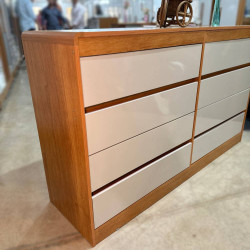 Cômoda Espanha 8 Gavetas - Cinamomo/Off White