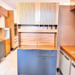 Kit de Cozinha Compacta Moscato Ripado 4 portas e 1 Gaveta - Amendoa/ Chumbo Kit de Cozinha Compacta Moscato Ripado 4 portas e 1 Gaveta - Amendoa/ Chumbo