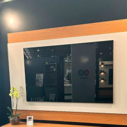 Painel Nilo para Tvs até  75" - OFF WHITE MATTE / FREIJO Painel Nilo para Tvs até  75" - OFF WHITE MATTE / FREIJO