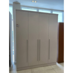 Guarda Roupa Sevilla 4 Portas c/ 4 Gavetas Tcil Móveis - Neve Guarda Roupa Sevilla 4 Portas c/ 4 Gavetas Tcil Móveis - Neve