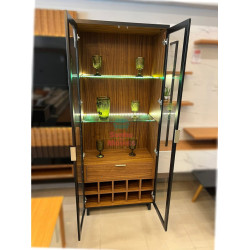 Cristaleira Patroa c/ 2 Portas e 1 Gaveta - Preto Fosco / Noce Milano