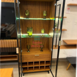 Cristaleira Patroa c/ 2 Portas e 1 Gaveta - Preto Fosco / Noce Milano