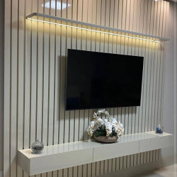 Painel Home Nobre Ripado 228.8 cm c/ Led para Tv até 85" - Off White Painel Home Nobre Ripado 228.8 cm c/ Led para Tv até 85" - Off White