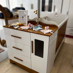 Cômoda Clara c/ 1 Porta e 3 Gavetas - Móveis Peroba - Branco Brilho / Amêndoa